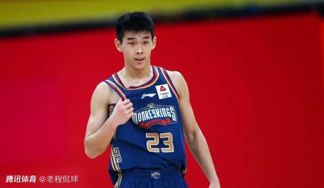 因为各自有各自的仇、各自的恨，所以这三个人简直就是往死里打，完全不留任何情面。